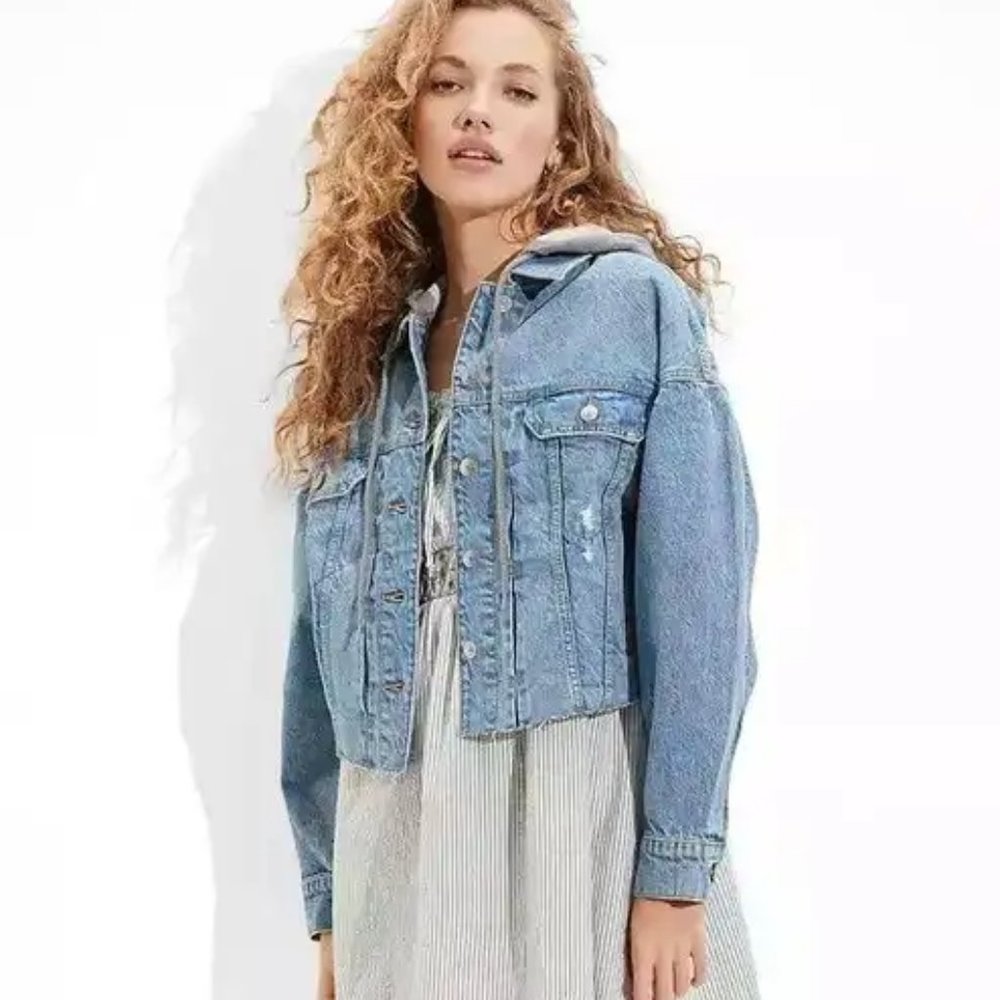 NWT American Eagle Cropped Hooded Denim Jacket size XS